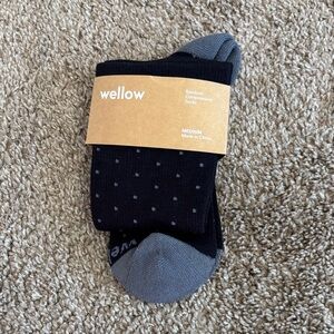 Wellow Women's Black and Gray Socks